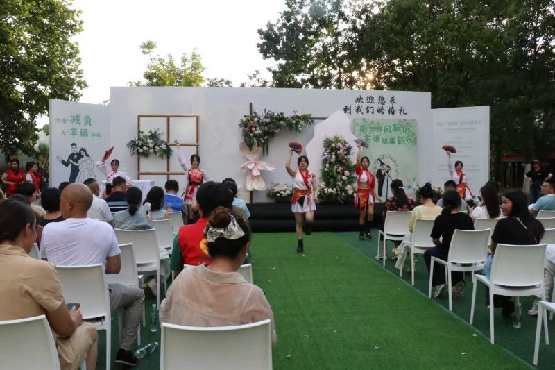 情定三贤湖畔 爱在瓷源茶乡 ——江西省浮梁县2025年移风易俗集体婚礼浪漫举行